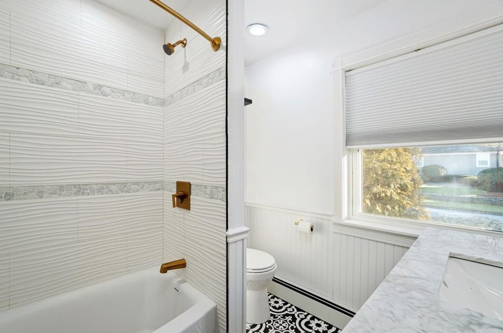 23 Red Cedar Dr, Cranston RI  02920-4621 exterior