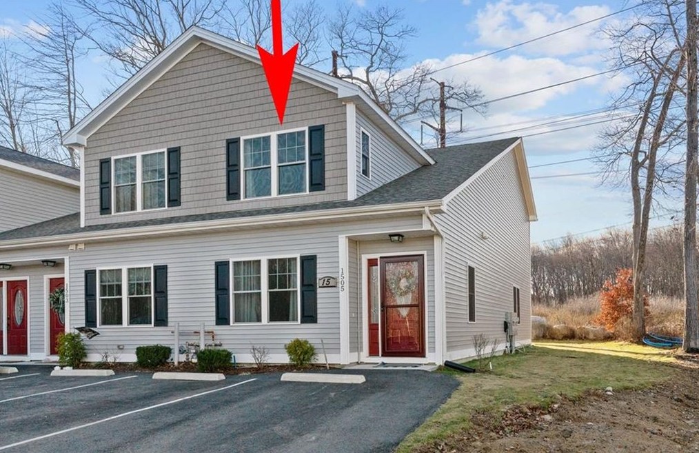 15 Gray Coach Ln, Cranston, RI 02921