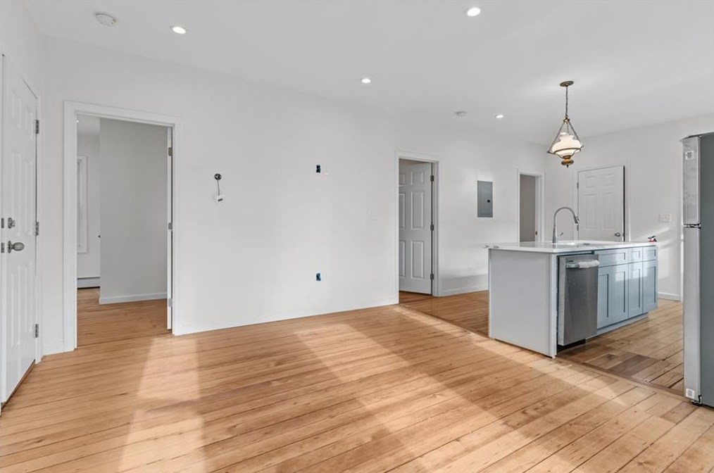 35 Felix St, Providence, RI 02908