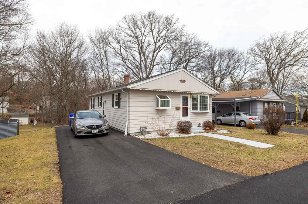 21 Muriel Ave, North Providence, RI 02911