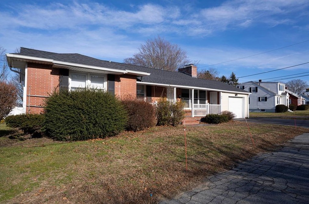 78 Haskins Ave, Tiverton, RI 02878