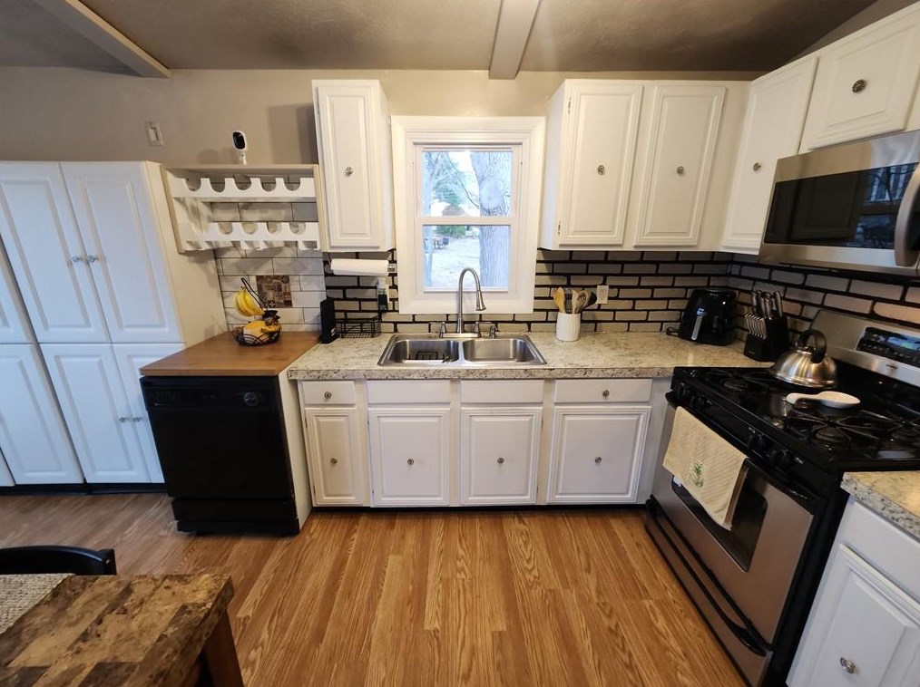 1 Park View Blvd, Cranston, RI 02910-2330