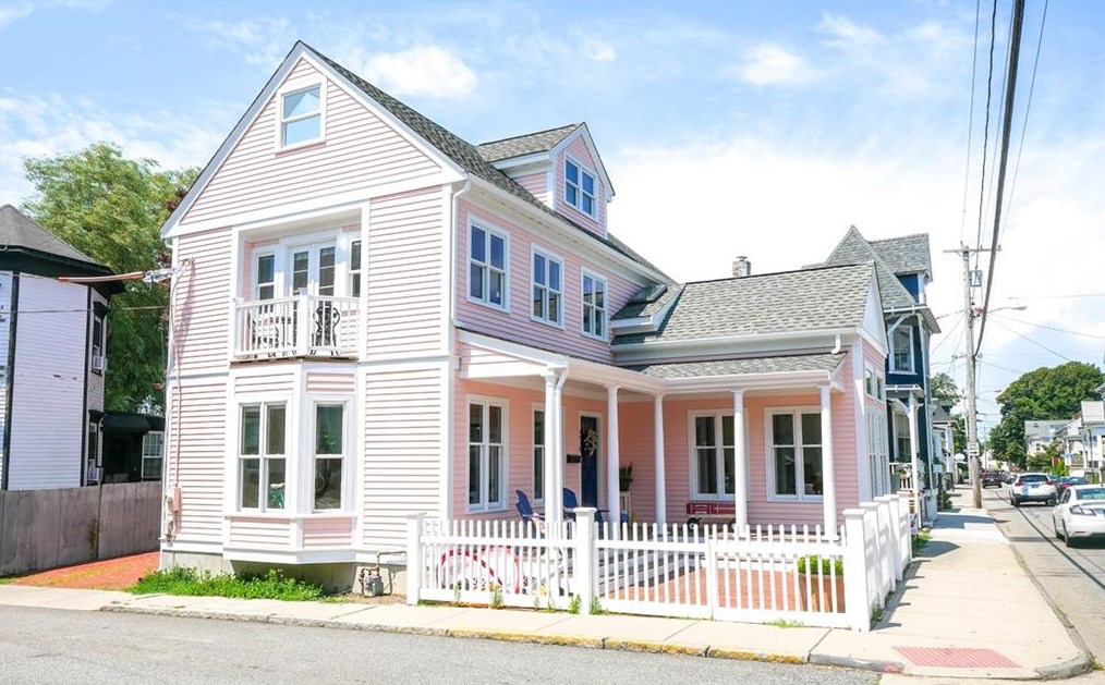 379 Spring St, Middletown, RI 02840