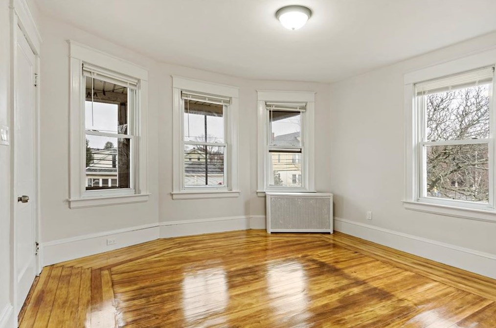 1018 S Broadway #2, East Providence, RI 02914