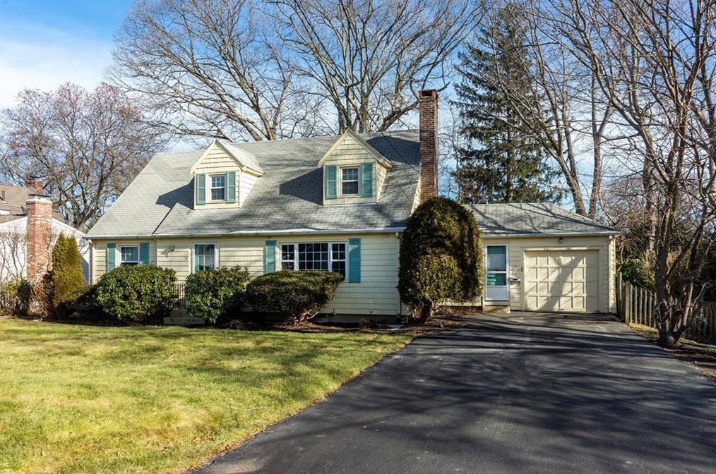 14 Kearsarge Dr, Cranston, RI 02920