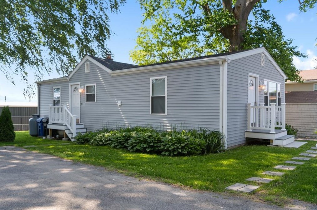 12 Leal Terrace, Middletown, RI 02840