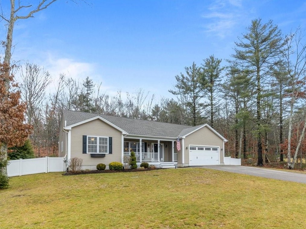 30 Excalibur Dr, Richmond, RI 02892