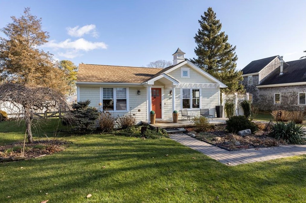 65 Kimball Ave, Westerly, RI 02891
