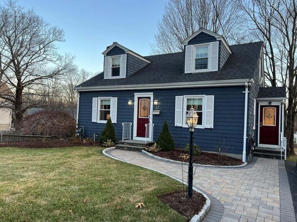 12 Manville Ave, Lincoln, RI 02838