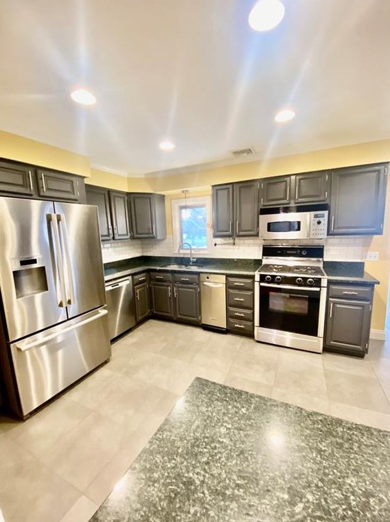 5 Brick Pond Dr, Barrington RI  02806-4023 exterior