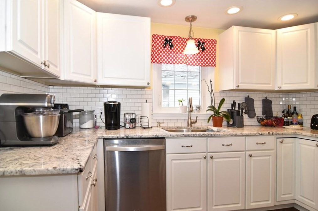 21 Overland Ave, Cranston RI  02910-3134 exterior