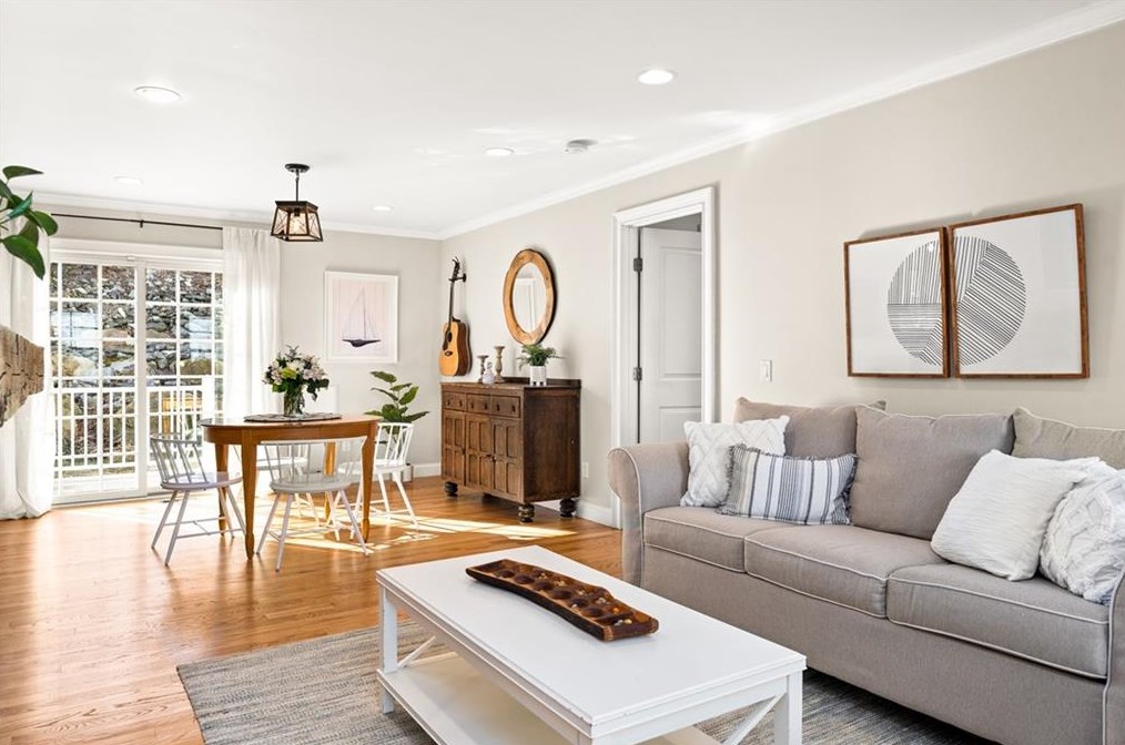 14 Harrison St, Bristol RI  02809-4402 exterior