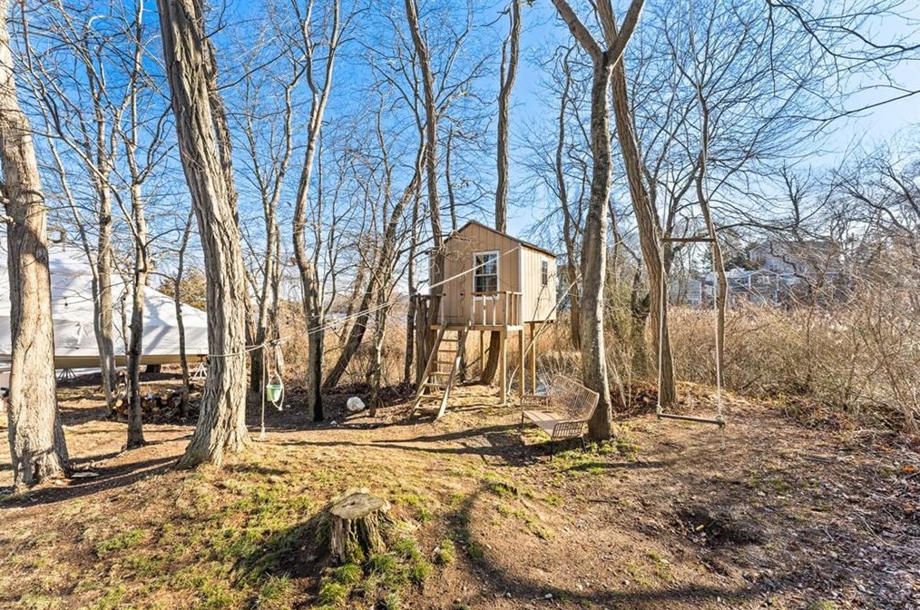 14 Harrison St, Bristol RI  02809-4402 exterior