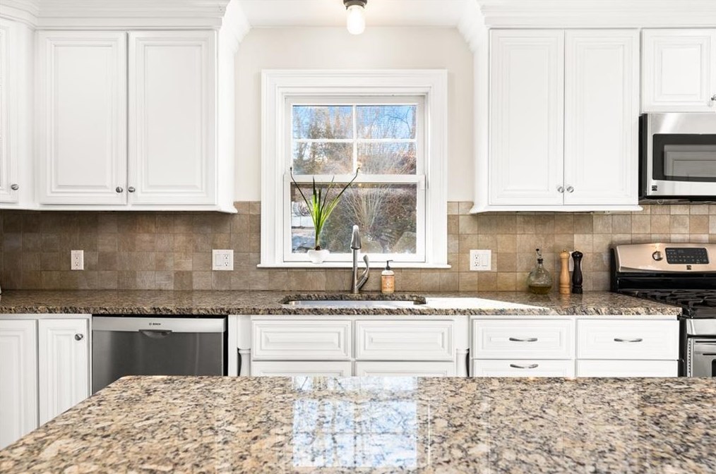 14 Harrison St, Bristol RI  02809-4402 exterior