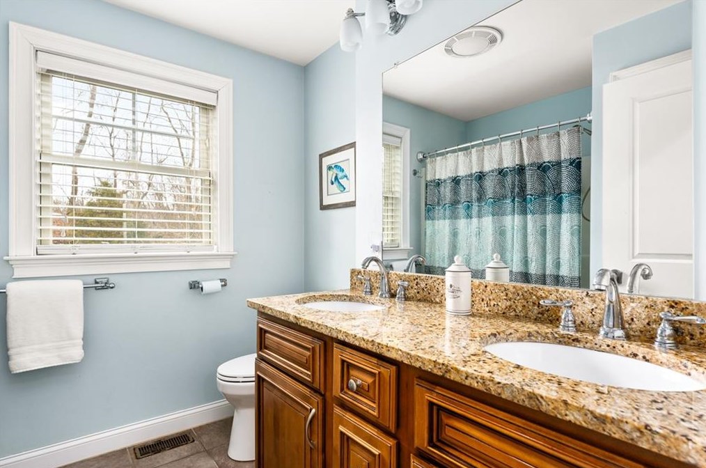 14 Harrison St, Bristol RI  02809-4402 exterior