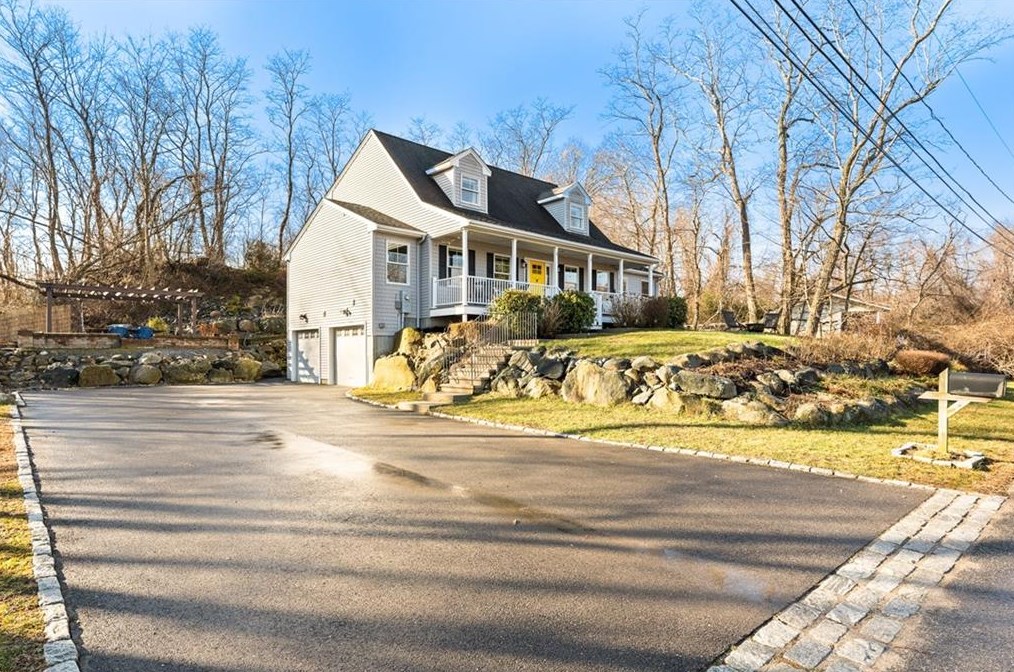 14 Harrison St, Bristol RI  02809-4402 exterior