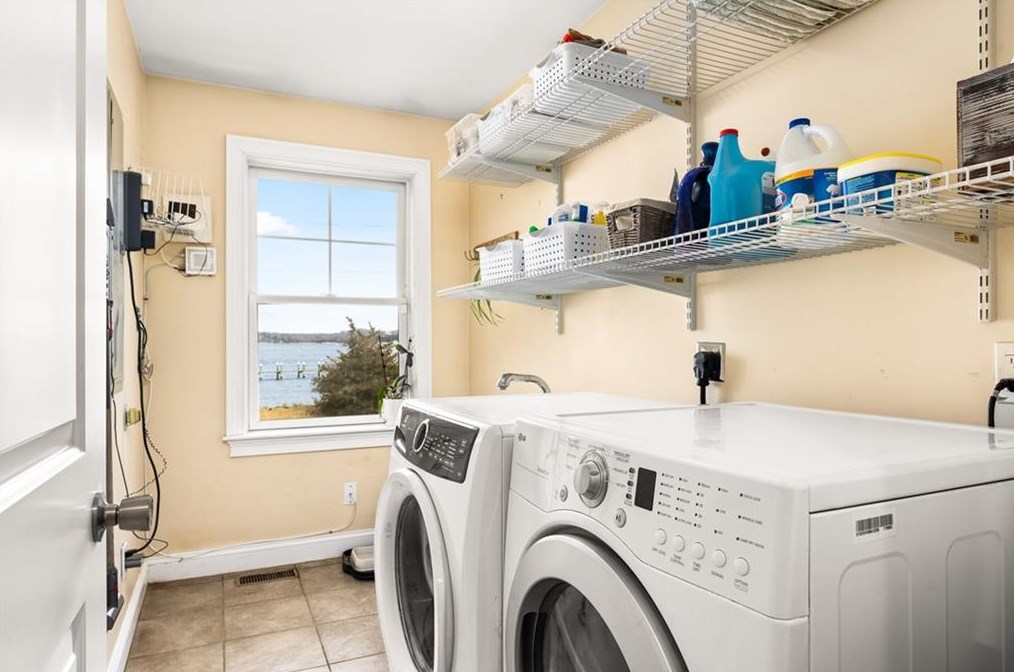 14 Harrison St, Bristol RI  02809-4402 exterior