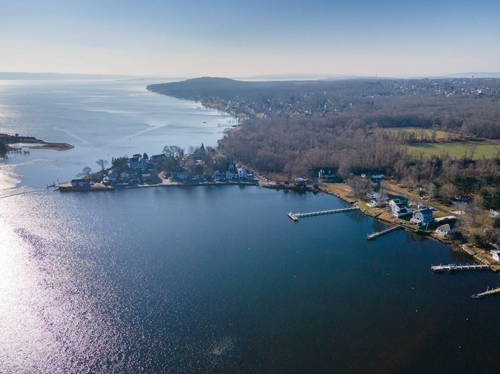 14 Harrison St, Bristol RI  02809-4402 exterior