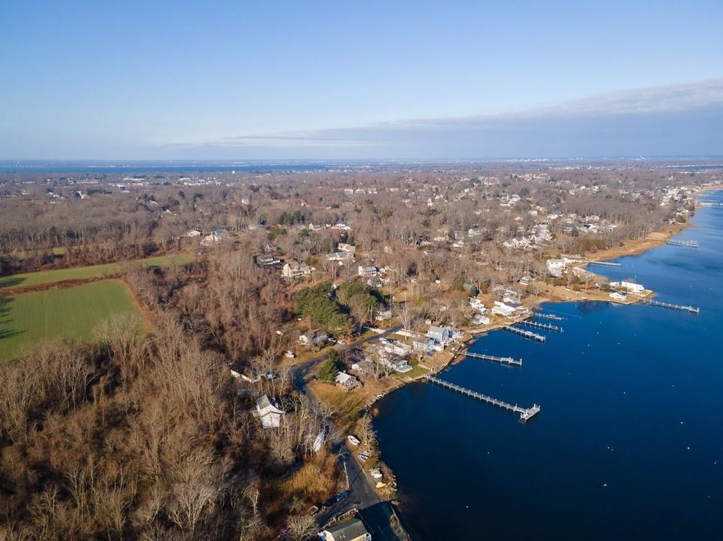 14 Harrison St, Bristol RI  02809-4402 exterior