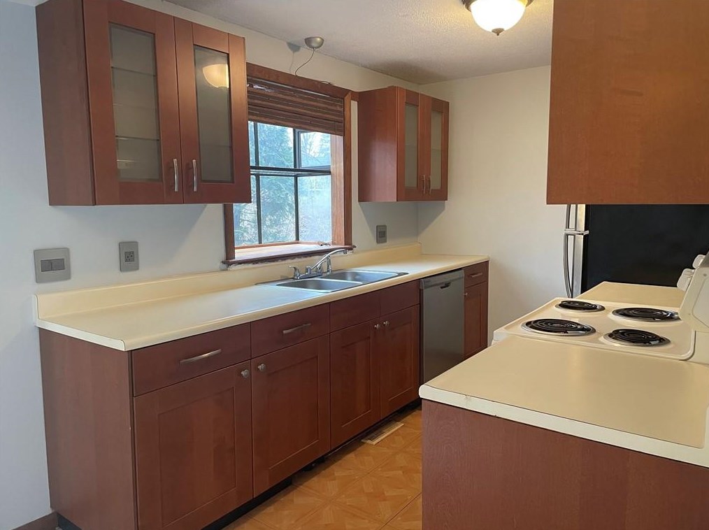 53 Kristee Cir, West Warwick, RI 02893
