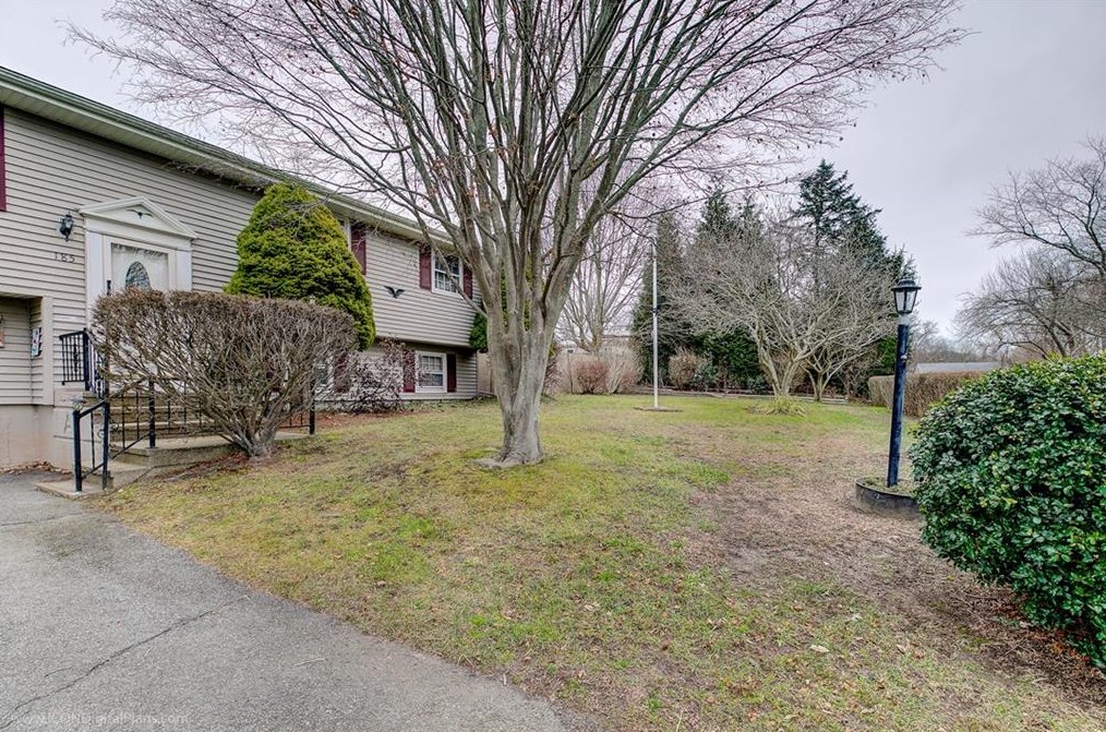 185 Leander Ave, Portsmouth, RI 02871-1142