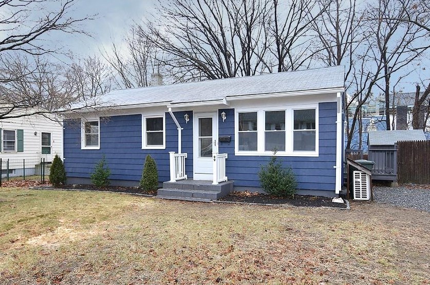 99 Windsor Park Dr, Coventry, RI 02816
