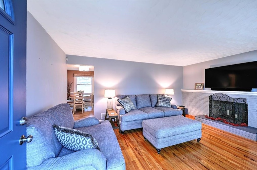 95 Hanover St, Warwick, RI 02886