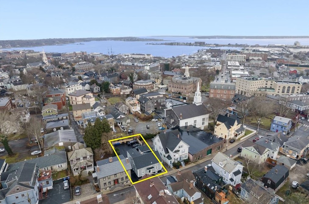 13 Sherman St, Middletown, RI 02840