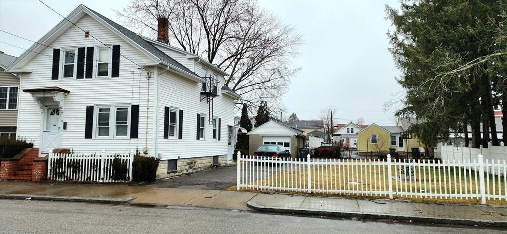 66 Simmons St, Providence, RI 02909