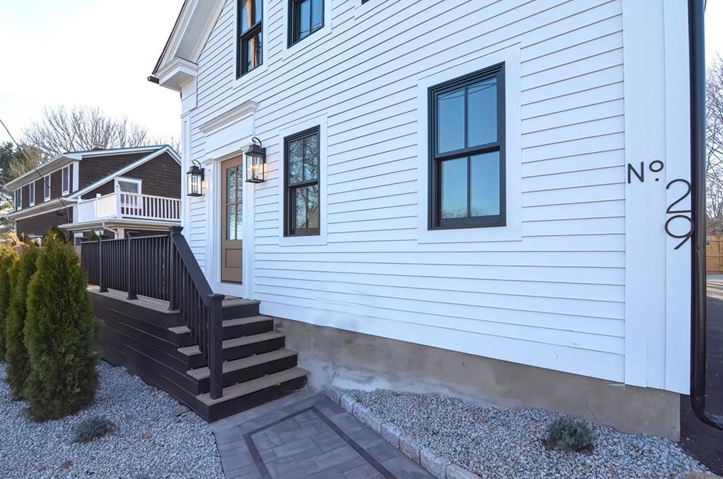 29 Lion St, Warwick, RI 02818