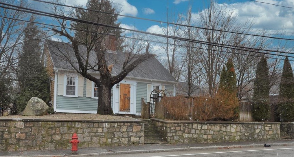 492 Oaklawn Ave, Cranston, RI 02920