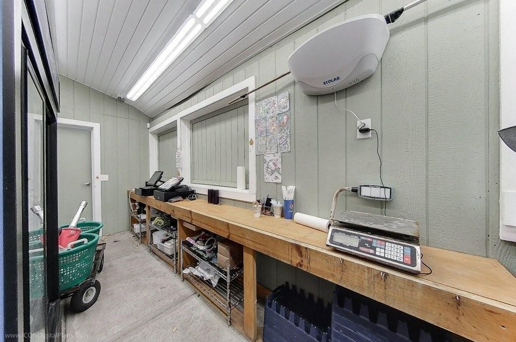 15 Frontier Rd, Hopkinton, RI 02804