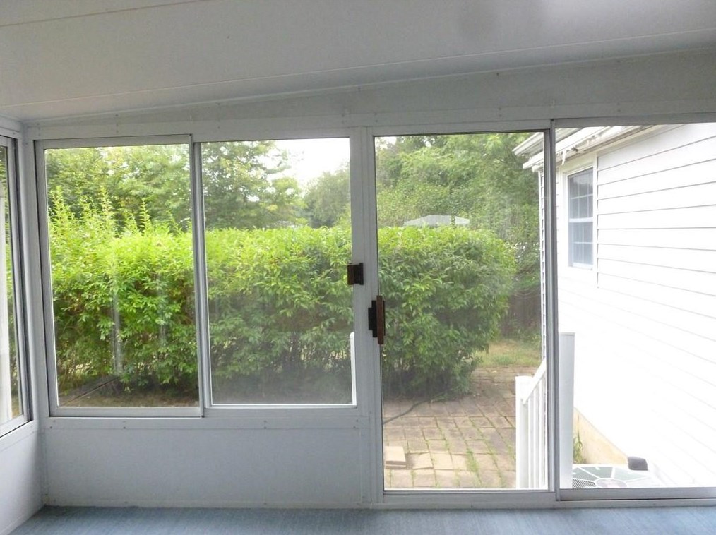 28 Chamber Rd, West Warwick RI  02893-5509 exterior