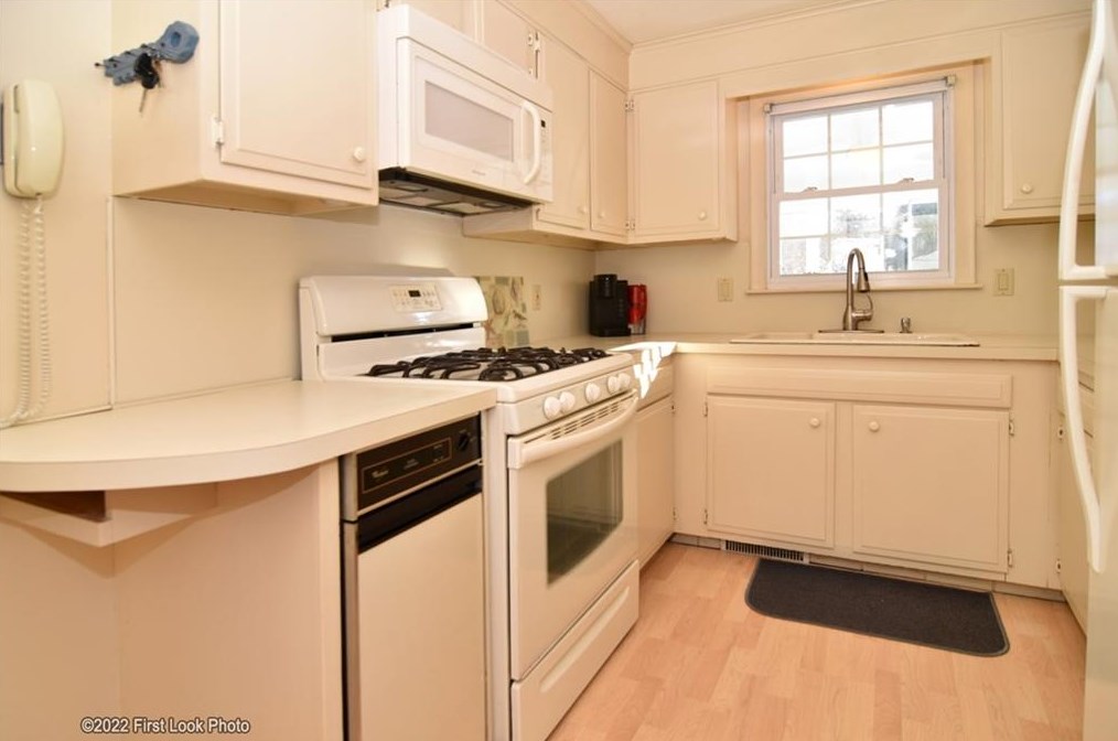 28 Chamber Rd, West Warwick RI  02893-5509 exterior