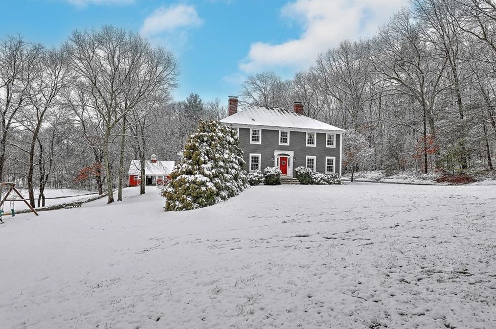 17 Highpoint Dr, North Smithfield, RI 02896-8018