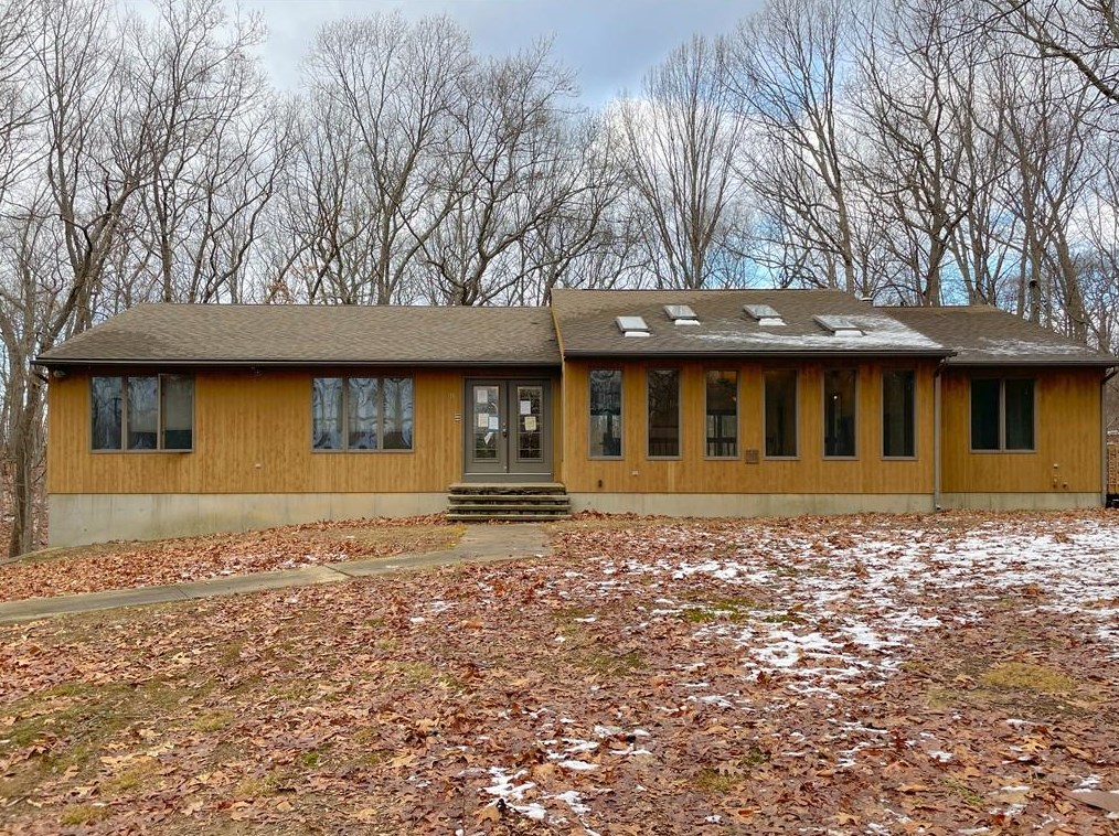 8 Falcon Crest Dr, Providence, RI 02919