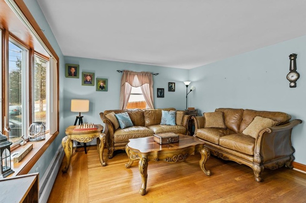 42 Upland Rd, East Providence, RI 02915