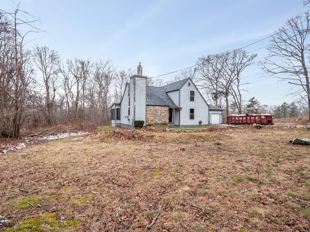 225 Leger Ln, Tiverton, RI 02878
