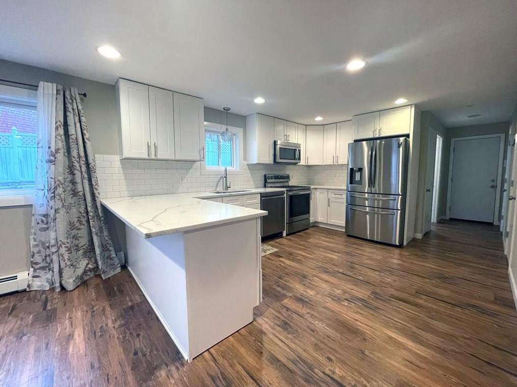 100 E Greenwich Ave, West Warwick, RI 02893