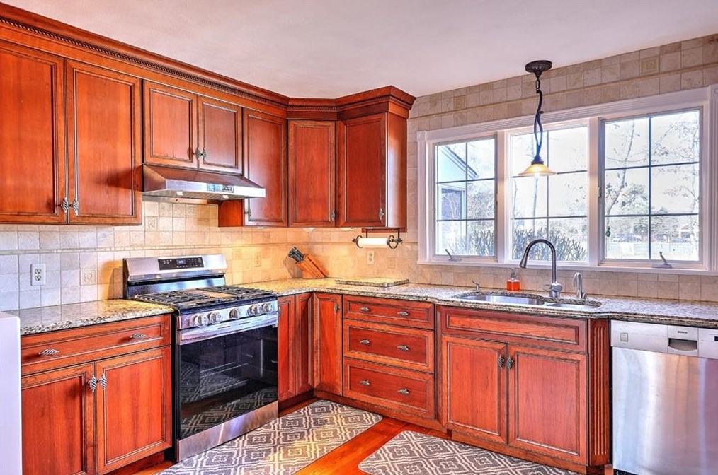 39 Priscilla Dr, Barrington, RI 02806