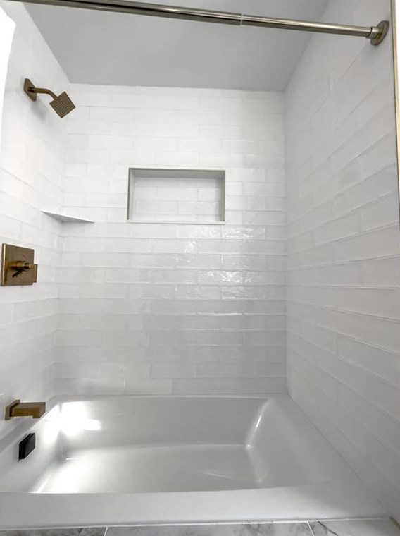 166 Meshanticut Valley Pkwy, Cranston RI  02920-3964 exterior