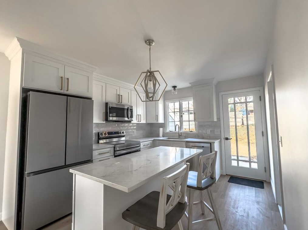 166 Meshanticut Valley Pkwy, Cranston RI  02920-3964 exterior