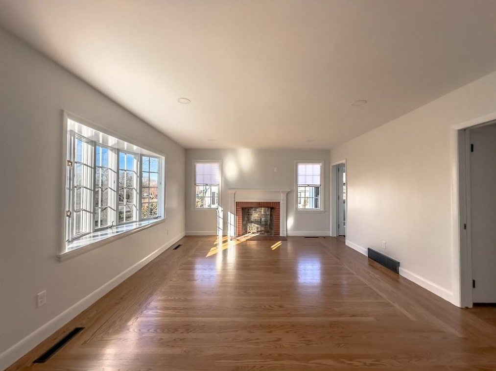 166 Meshanticut Valley Pkwy, Cranston RI  02920-3964 exterior