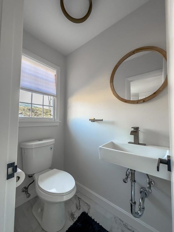 166 Meshanticut Valley Pkwy, Cranston RI  02920-3964 exterior