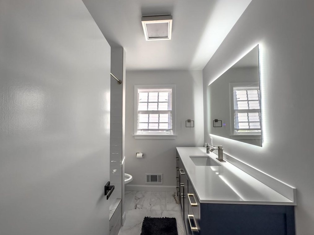 166 Meshanticut Valley Pkwy, Cranston RI  02920-3964 exterior