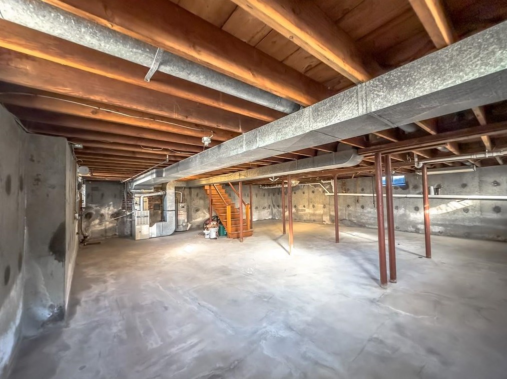 166 Meshanticut Valley Pkwy, Cranston RI  02920-3964 exterior