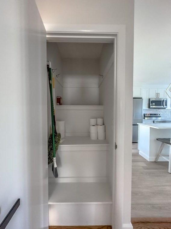 166 Meshanticut Valley Pkwy, Cranston RI  02920-3964 exterior