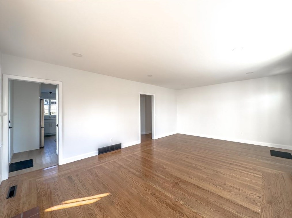 166 Meshanticut Valley Pkwy, Cranston RI  02920-3964 exterior