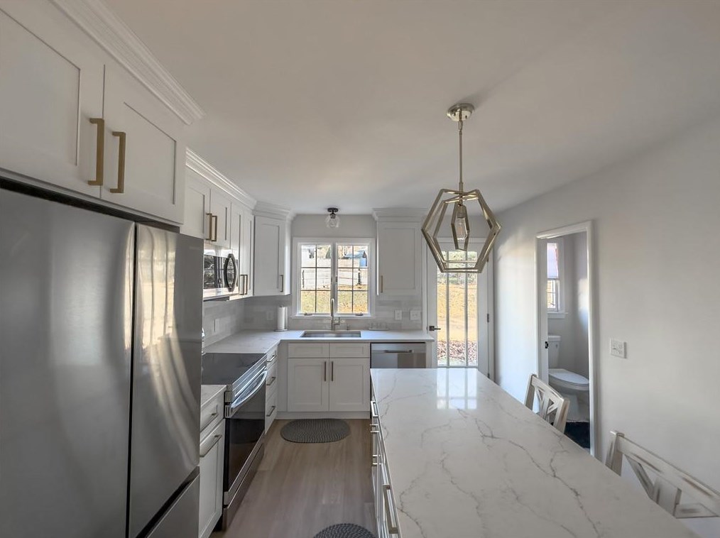 166 Meshanticut Valley Pkwy, Cranston RI  02920-3964 exterior