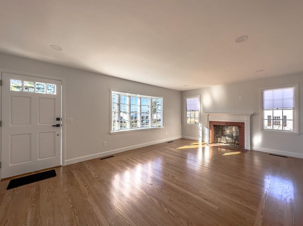 166 Meshanticut Valley Pkwy, Cranston RI  02920-3964 exterior